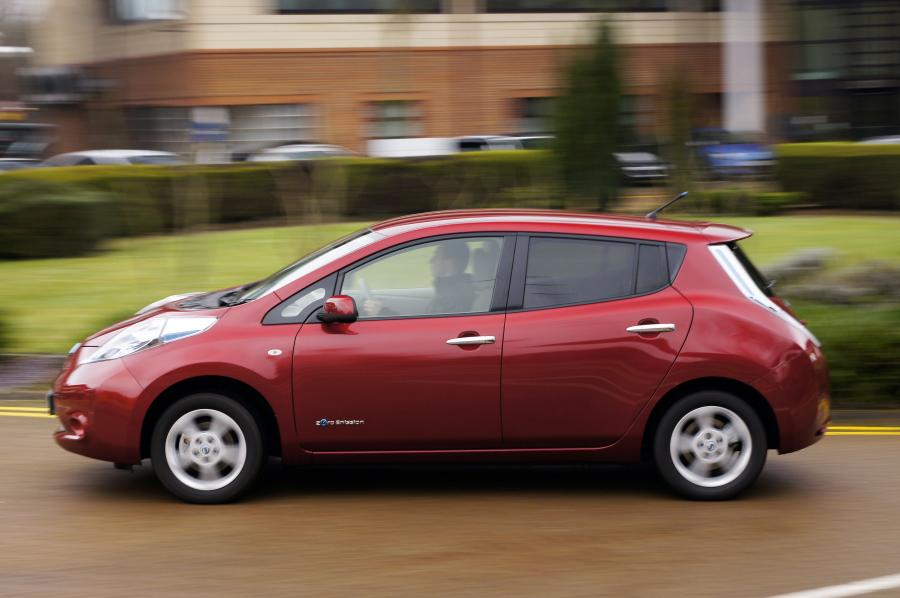  Nissan Leaf 2011 года  (UK) (фото 10 из 14)